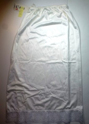 *NWT* SEARS PEARL WHITE SKIRTS OUTLINE WITH LACE SIZE SMALL M132