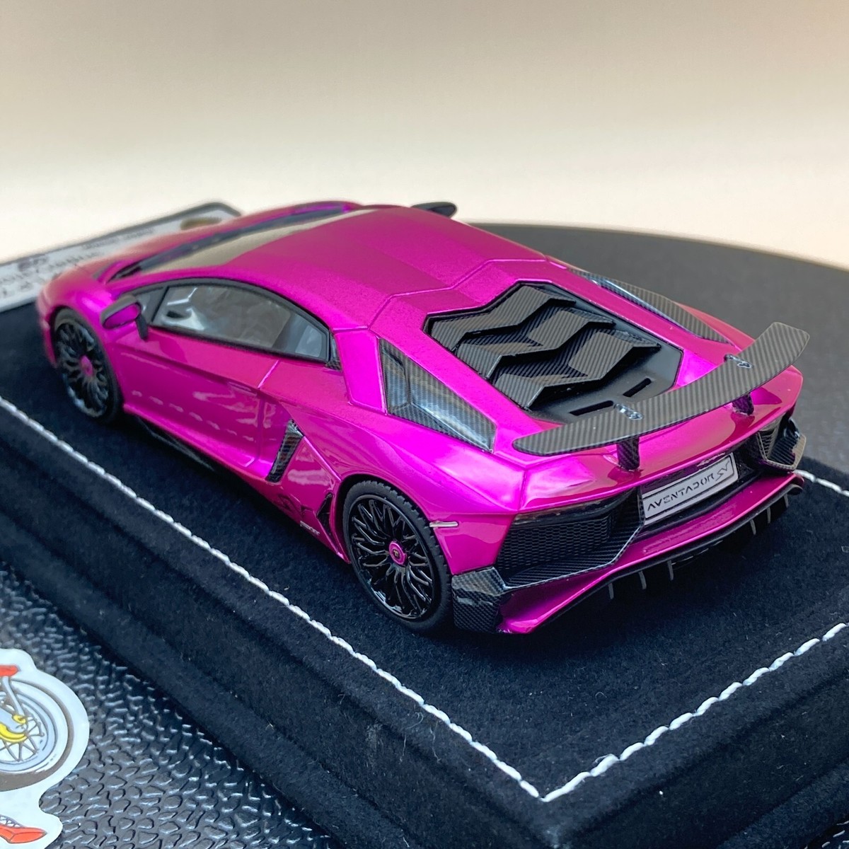 ルックスマート 1/43 ランボルギーニ アヴェンタドール ルックスマート 1/43 ランボルギーニ アヴェンタドール S 2016