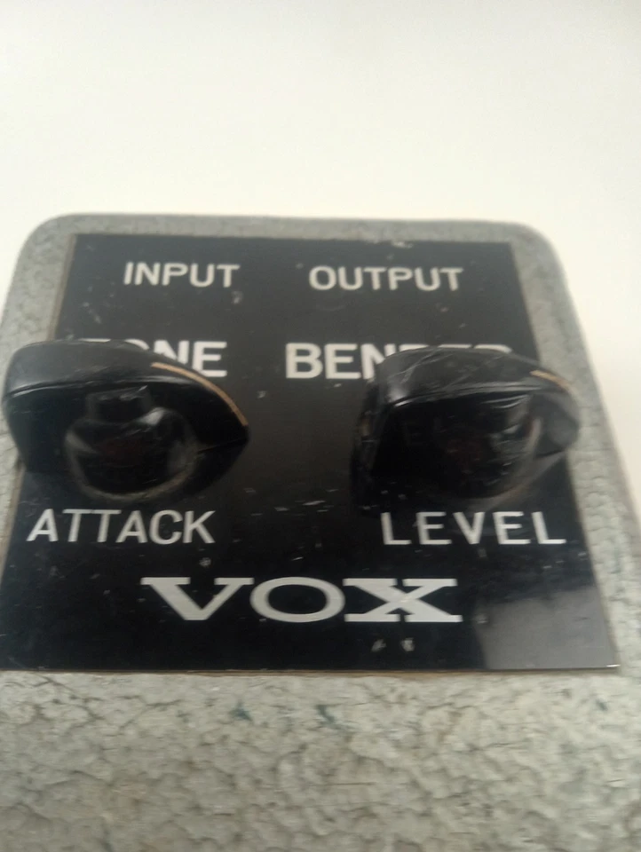 Pedal efecto guitarra vintage años 60 VOX Tone Bender Fuzz *para piezas o reparación* Foto 3 de 4