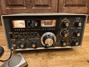 ヤエスFT101 YAESU FT-101 Transceiver with Crystal, Vintage, SSB/CW Modes