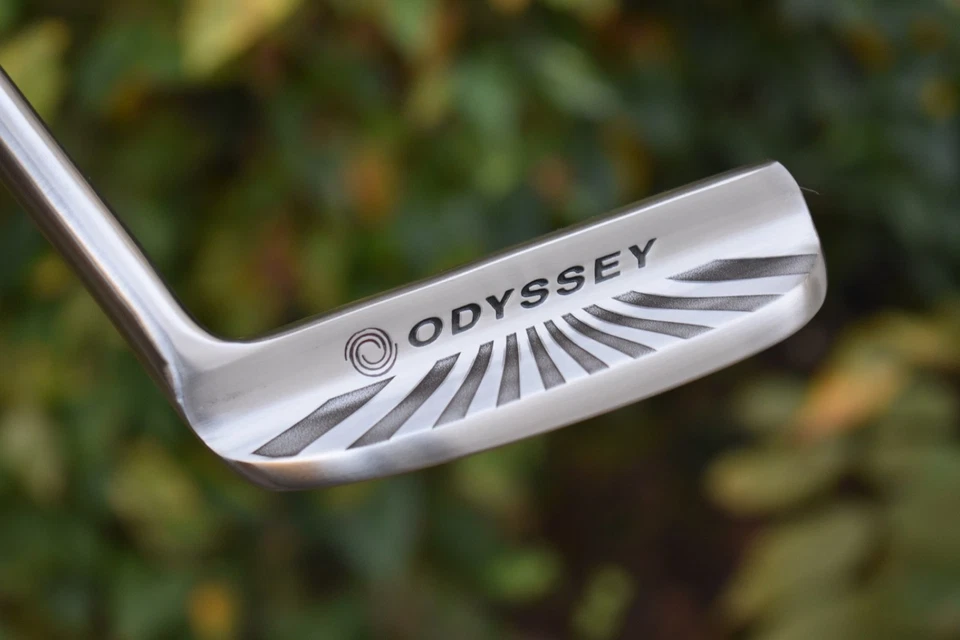 Putter PERSONALIZADO Odyssey Dual Force 882 / Napa 8802 RH Grabado Rayos Psicodélicos Foto 4 de 4