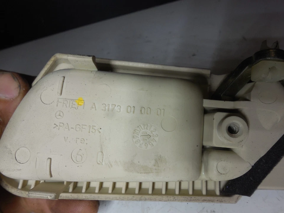 Manija puerta interior delantera derecha a3173010001 01-07 mercedes-benz w203 c230 c240 Foto 4 de 4