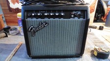 Fender Frontman 15g Amplificatore Chitarra Elettrica Tipo PR 495 120V 60Hz 38W TESTATO