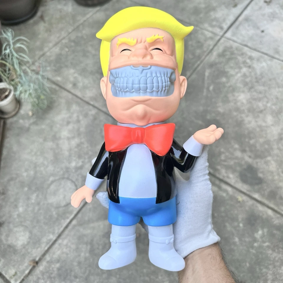 Figura Artística Vinilo Ron English Donald T Rich Grin 12" Richie Luz Negra Trump Foto 2 de 4