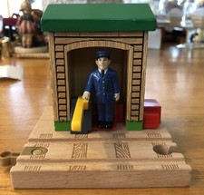 Thomas  Friends Wooden Railway Train Conductor Shed 5 Learning Curve