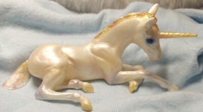 BREYER TRADITIONAL SIZE - ALIDA & ELIDOR UNICORN GIFT SET - ASHLEY #3364