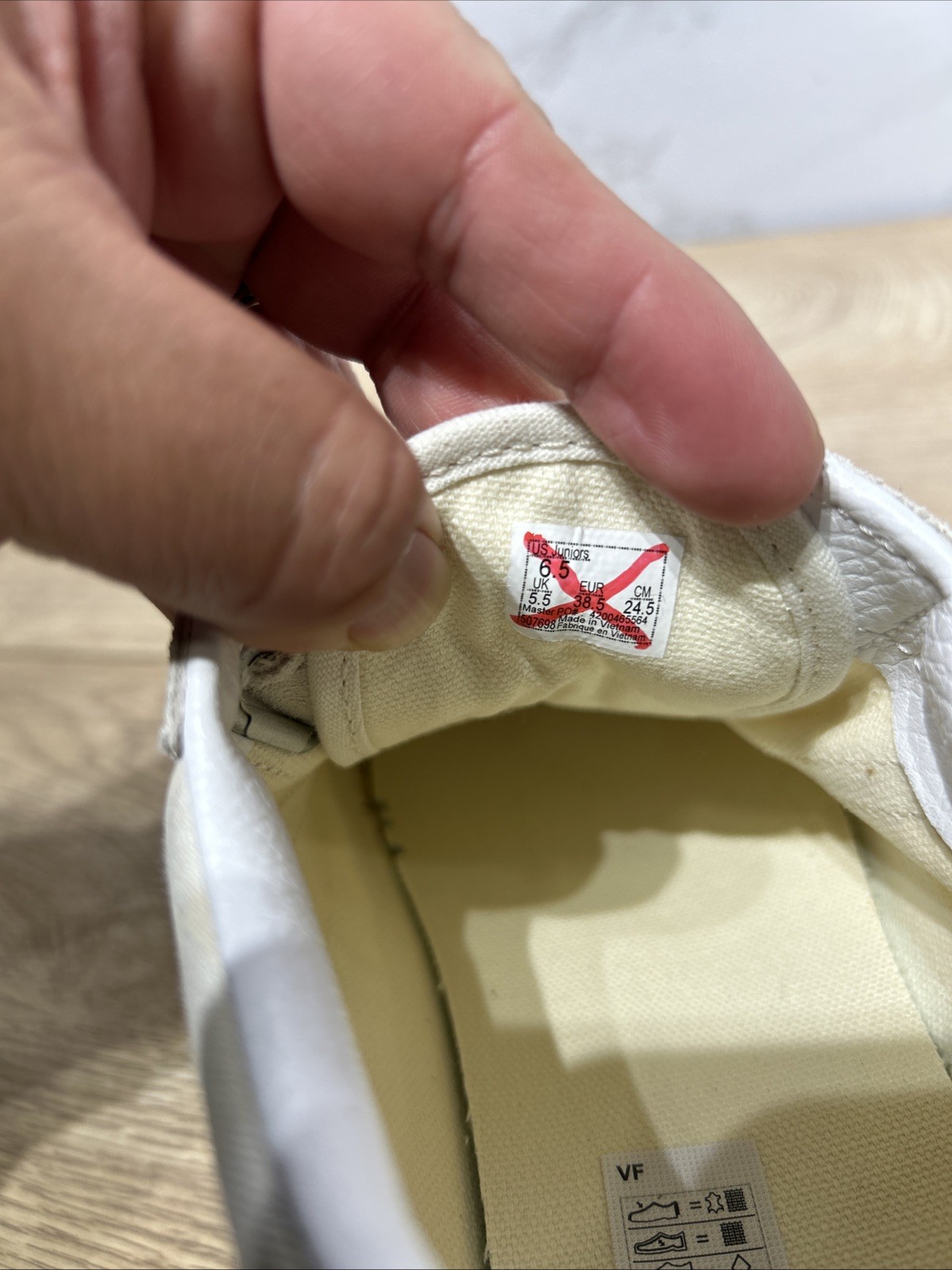 Vans Big Kids' Old Skool V Checkerboard Casual Skate Sneakers 507698 Sz 6.5 New thumbnail 3