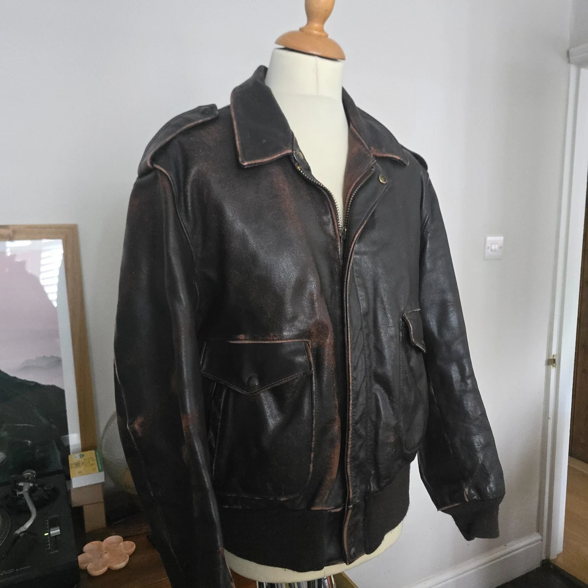 Chaqueta de bombardero de vuelo de cuero de vaca marrón Schott 184SM A-2 de colección años 70 talla 48