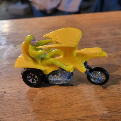 HOT WHEELS RRRUMBLERS BOLD EAGLE Yellow W/ Lime Green RIDER Rare Vintage 