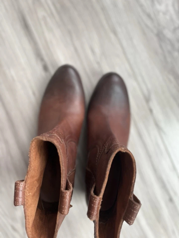 Botas al tobillo de vaquero Lucky Brand Terra marrón con tacón de cuero punta bruñida talla 7,5 Foto 2 de 4