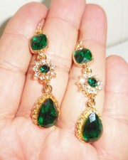 VINTAGE EARRINGS BEAUTIFUL EMERALD GREEN STONES SPARKLING RHINESTONES DESIGN