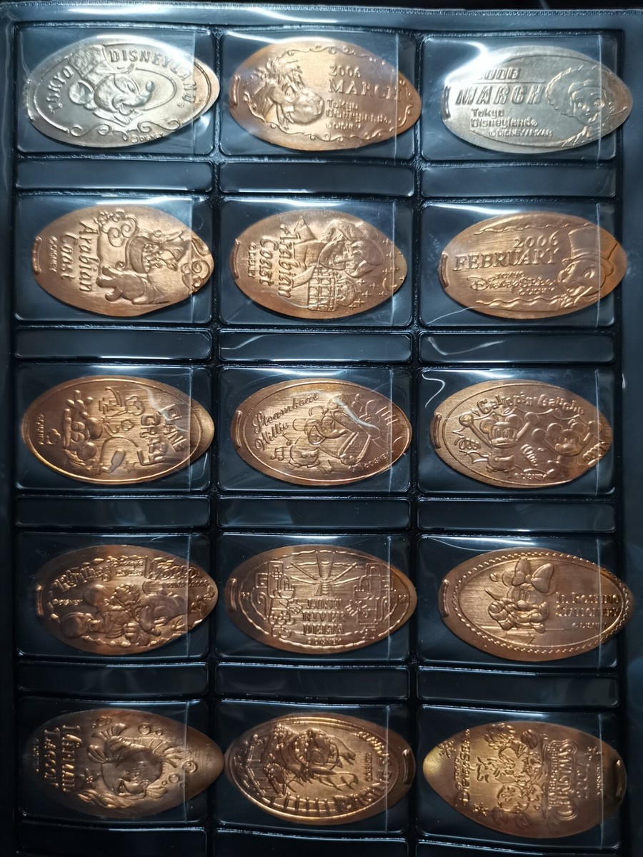 ディズニーSOUVENIR MEDALLION COLLECTION BOOK Disneyland Disney Souvenir Medallion collection book w 45