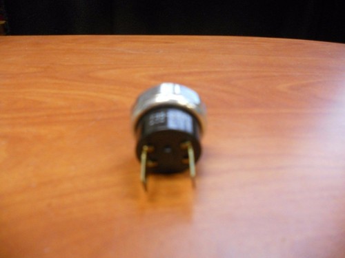 Four Seasons 35758 Low Pressure Cut-Out Switch - Picture 2 of 3