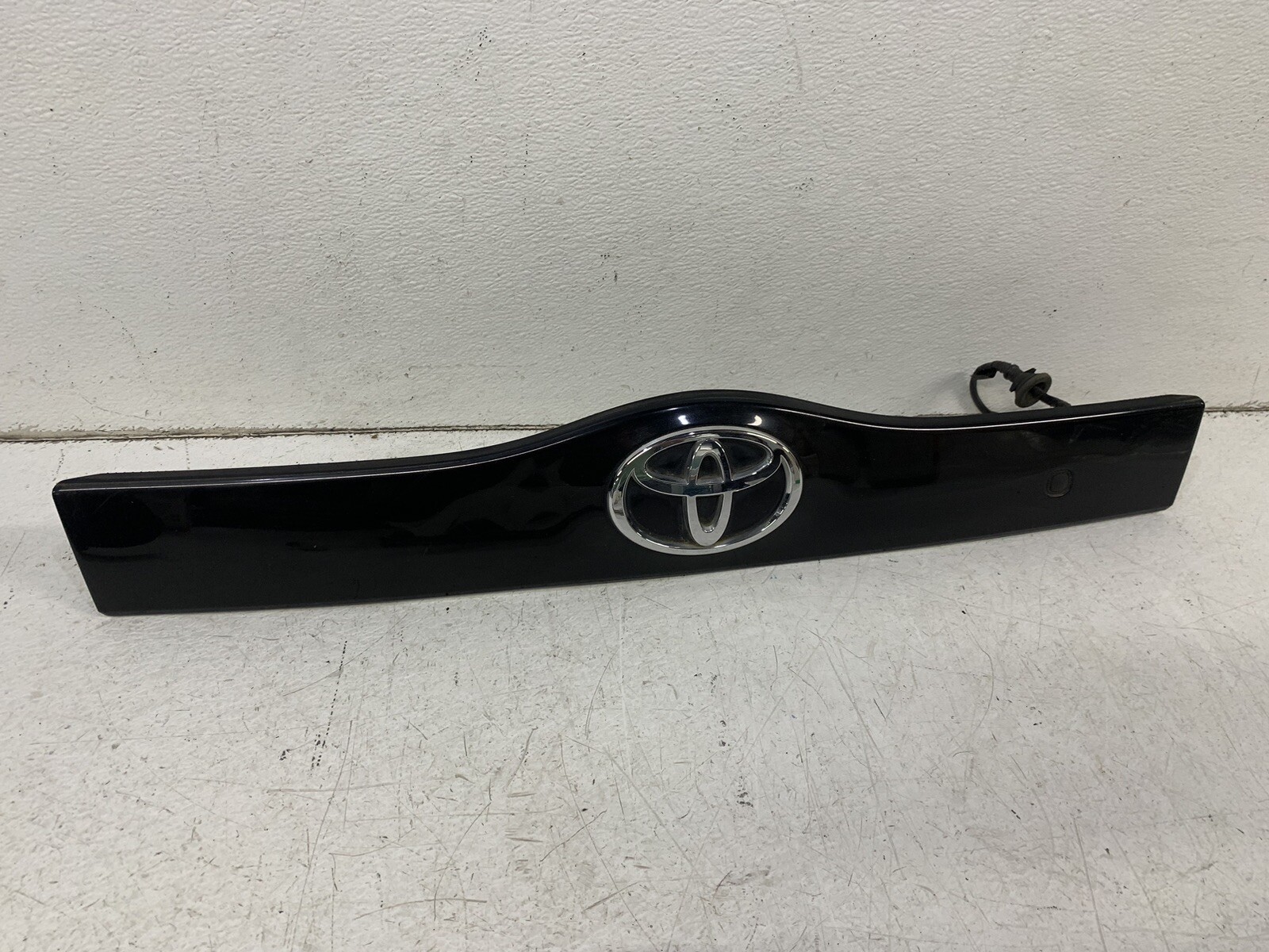2004 2009 Toyota Prius Rear Garnish Trim Panel Black 76801 47060 W 