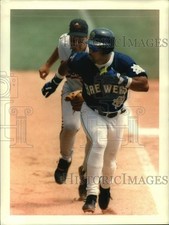 1994 Press Photo Milwaukee Brewer Greg Vaughn caught in a run down at third base