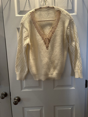 SHEIN SWEATER Ivory Gold w/Beige Trim V Neck Size M