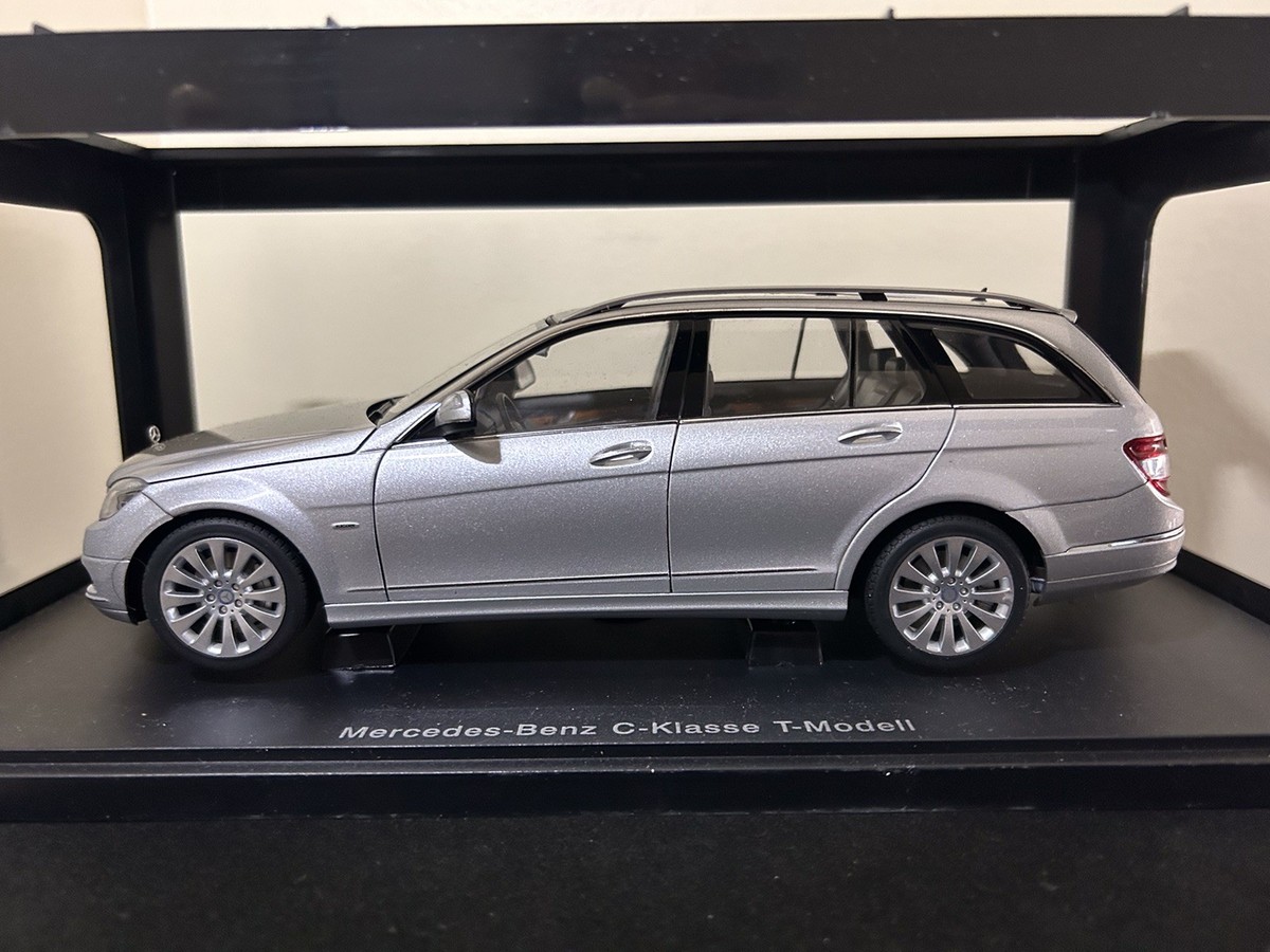 Auto Art 1:18 Scale Mercedes Benz C-Klasse T-Modell (Read
