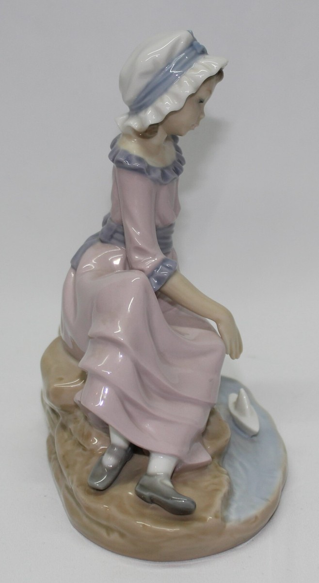 Lladro Figurine NAO Spain Daisa 1984 - Girl with boat Sitting on