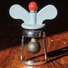 Alessi Sekt/Wein Flaschenverschluss, Metall/Kunststoff Designer: Michael Graves