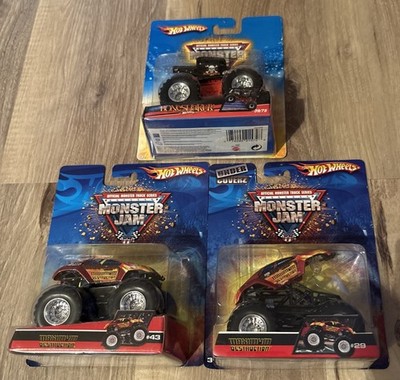 HOT WHEELS MONSTER JAM MAXIMUM DESTRUCTION #29,#43 BONESHAKER #39