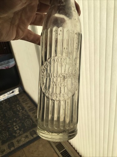 9” EMBOSSED DECO SODA BOTTLE WILLISTON BOTTLING WORKS ND 1928 NORTH DAKOTA , HTF