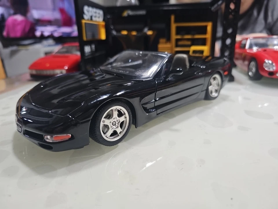 BBURAGO - CHEVROLET CORVETTE C5 (1997) - Scala 1/18 - Made in Italy - Nera - Immagine 2 di 4