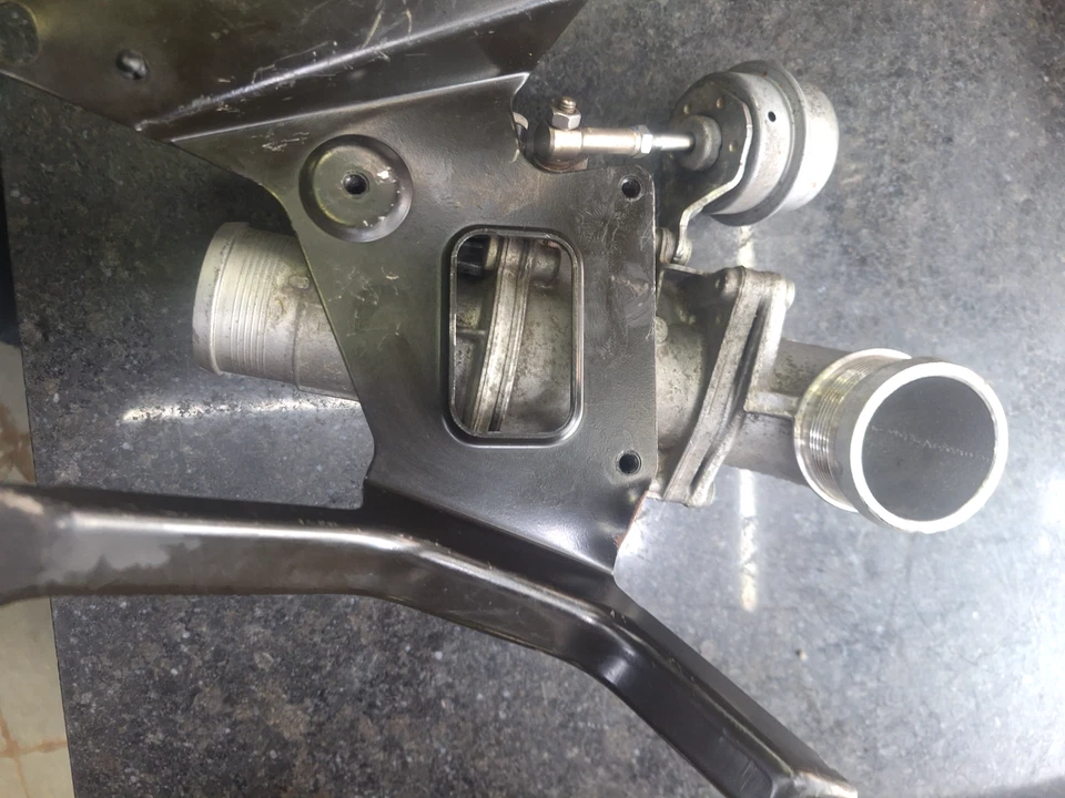 Exhaust Gas Recirculation (EGR) valve for a Land Rover, Range Rover Sport L320 w - Image 3 of 4