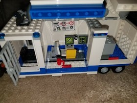 LEGO-"City-Mobile Command Center" Set 60139 used near complete booklets