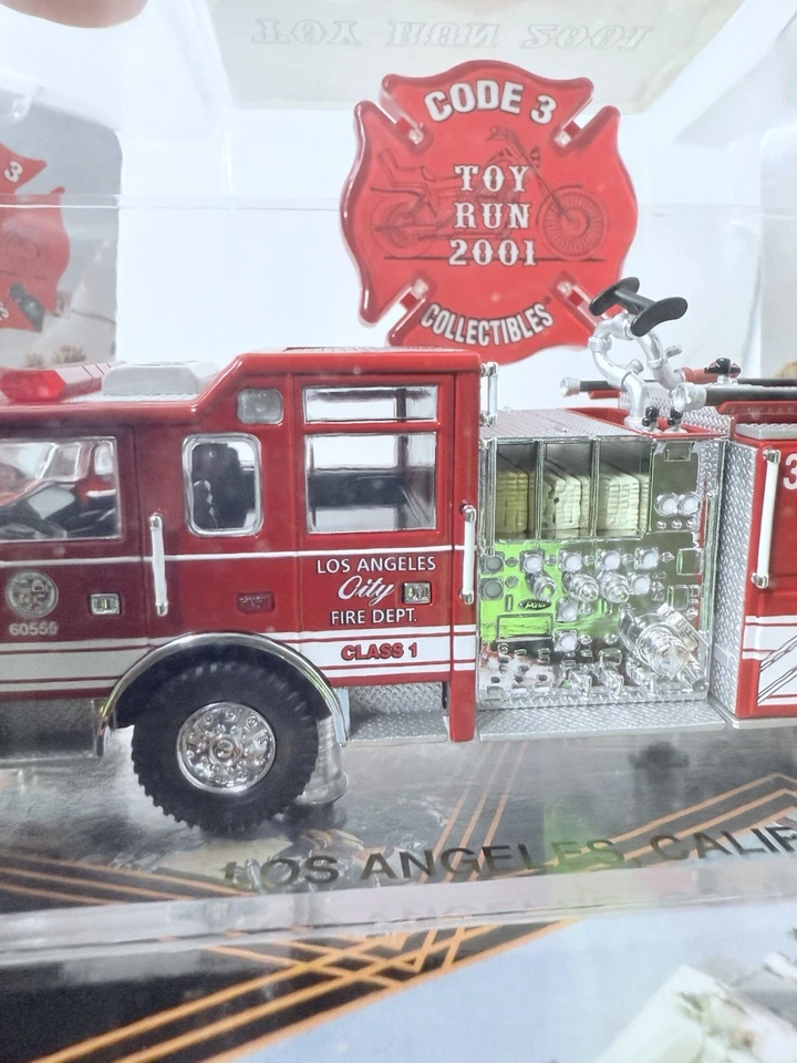Bomba de montaje lateral Code 3 Collectibles Toy Run 2001 Los Angeles Pierce Dash 35 Foto 4 de 4