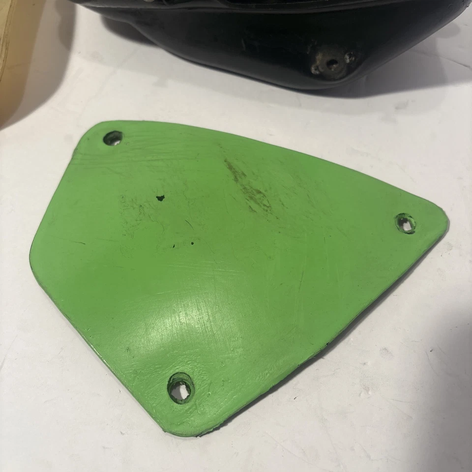 Kawasaki KX80 KX 80 1986/1987 caja de aire cubierta puerta guardabarros bota de admisión OEM Foto 2 de 4