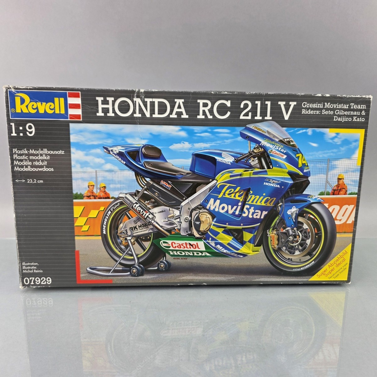 Revell 07929 1:9 Honda RC 211 V Motorcycle Model Kit Gresini