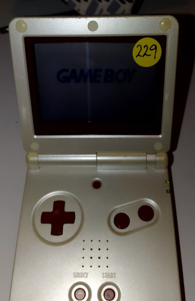 Nintendo Game Boy Advance SP Console (Famicom) Limited Edition + charger cable - Image 2 of 4