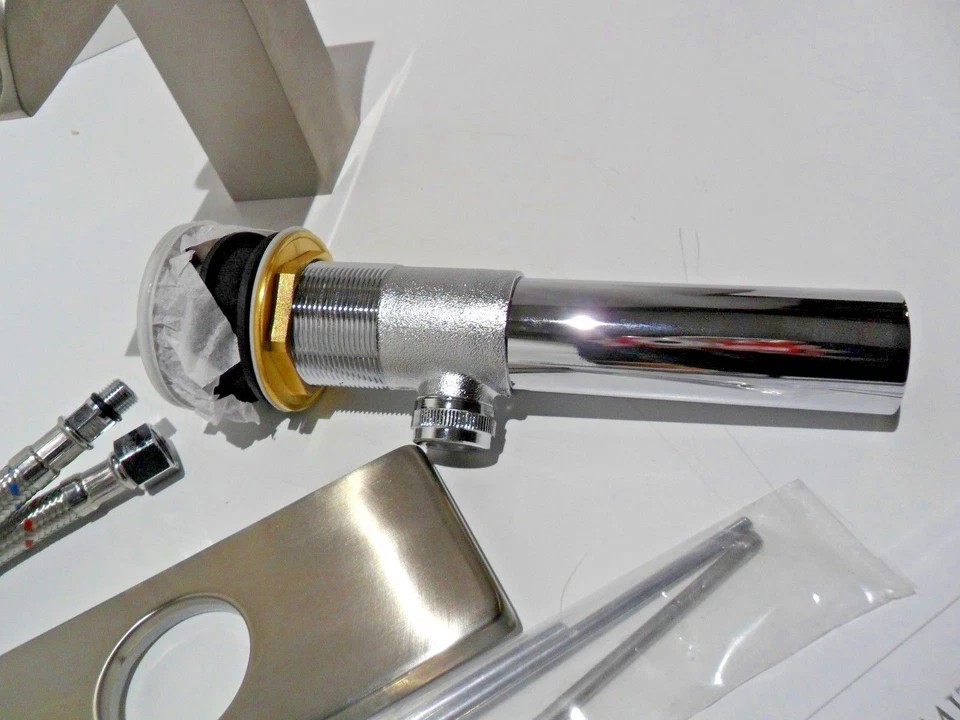 Grifo de una sola manija para decoración del hogar Yosemite con drenaje de níquel cepillado YPH2494VF-BNWD Foto 3 de 4