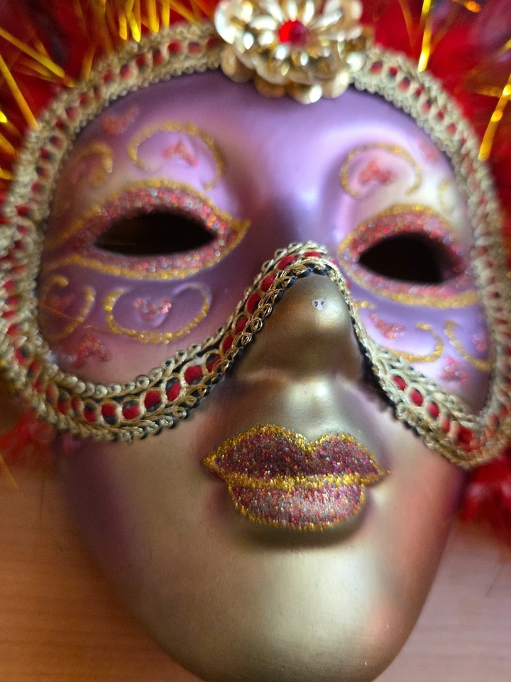 Venetian Feathered Gold Ceramic Mask with Red Feathers and Glitter M5155 6/S - Image 3 of 4