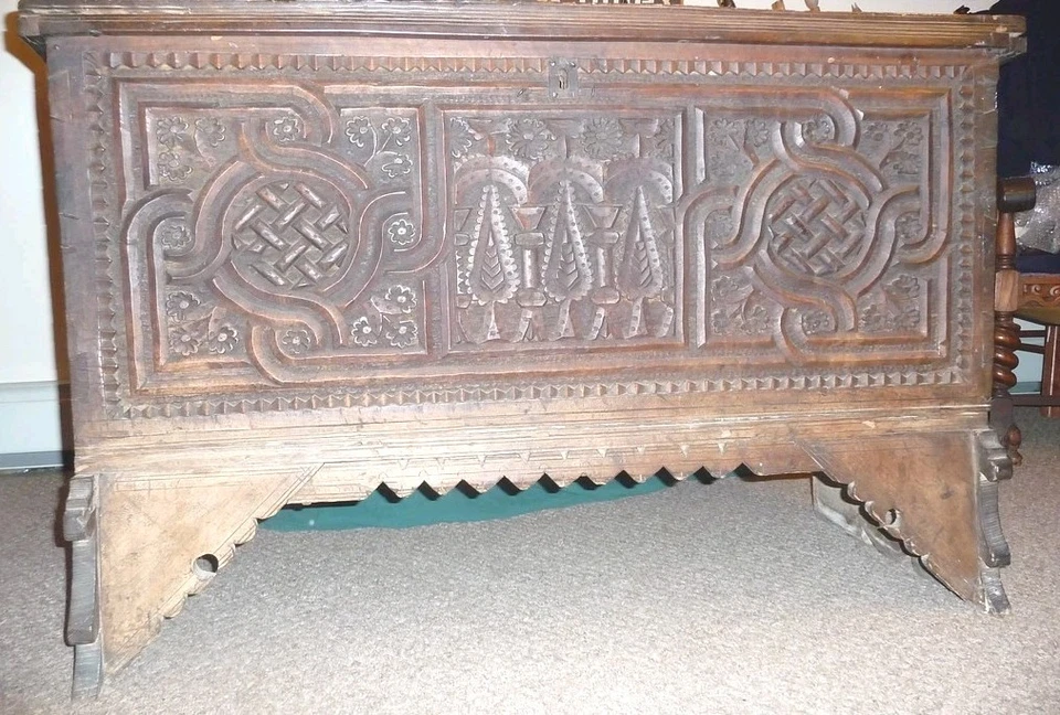 Antiguo cofre manta boda, cassone, sirio, tallado a mano Foto 2 de 4
