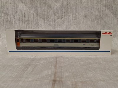 Marklin HO 42531 SNCF 1st Class Coach Train in Box  LN