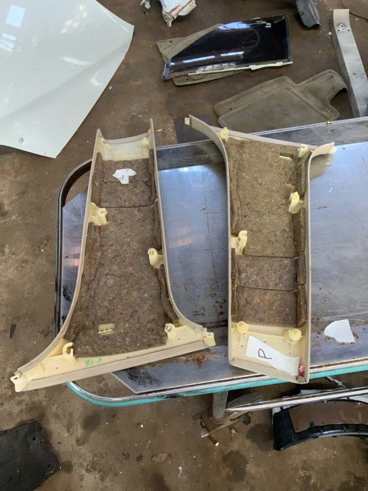 Cubierta inferior pilar B lado izquierdo derecho Lexus LS400 1995-2000 OEM 62414-50042 Foto 3 de 4