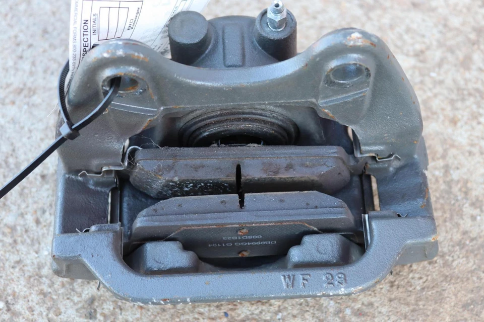 Pinza de freno trasera derecha GMC Yukon XL 1500 2007-2020 OEM Foto 3 de 4