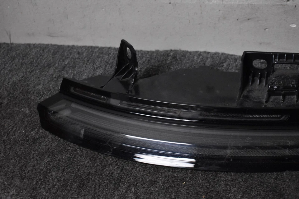 2020-2023 PORSCHE 911 CARRERA TAIL LIGHT RIGHT SIDE FACTORY OEM - Image 2 of 4
