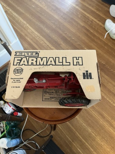 ERTL 1986 Farmall “H” Die-Cast Model Tractor 1:16 Scale New W/Box - Picture 3 of 5