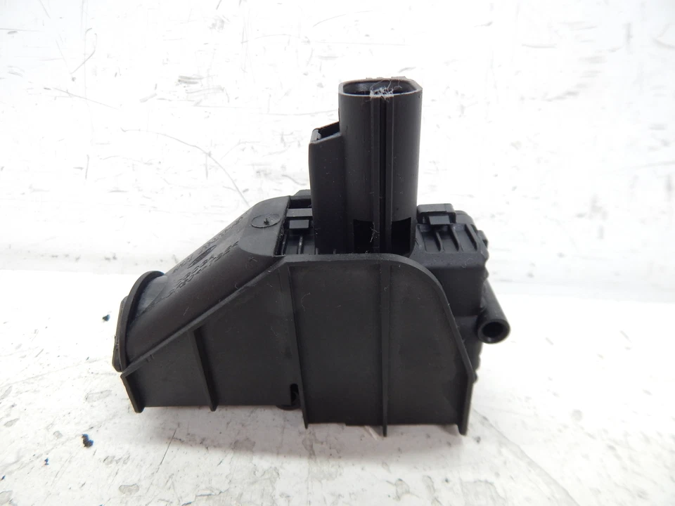 FORD MONDEO MK4 FL 07-15 FUEL FLAP ACTUATOR - Image 3 of 4