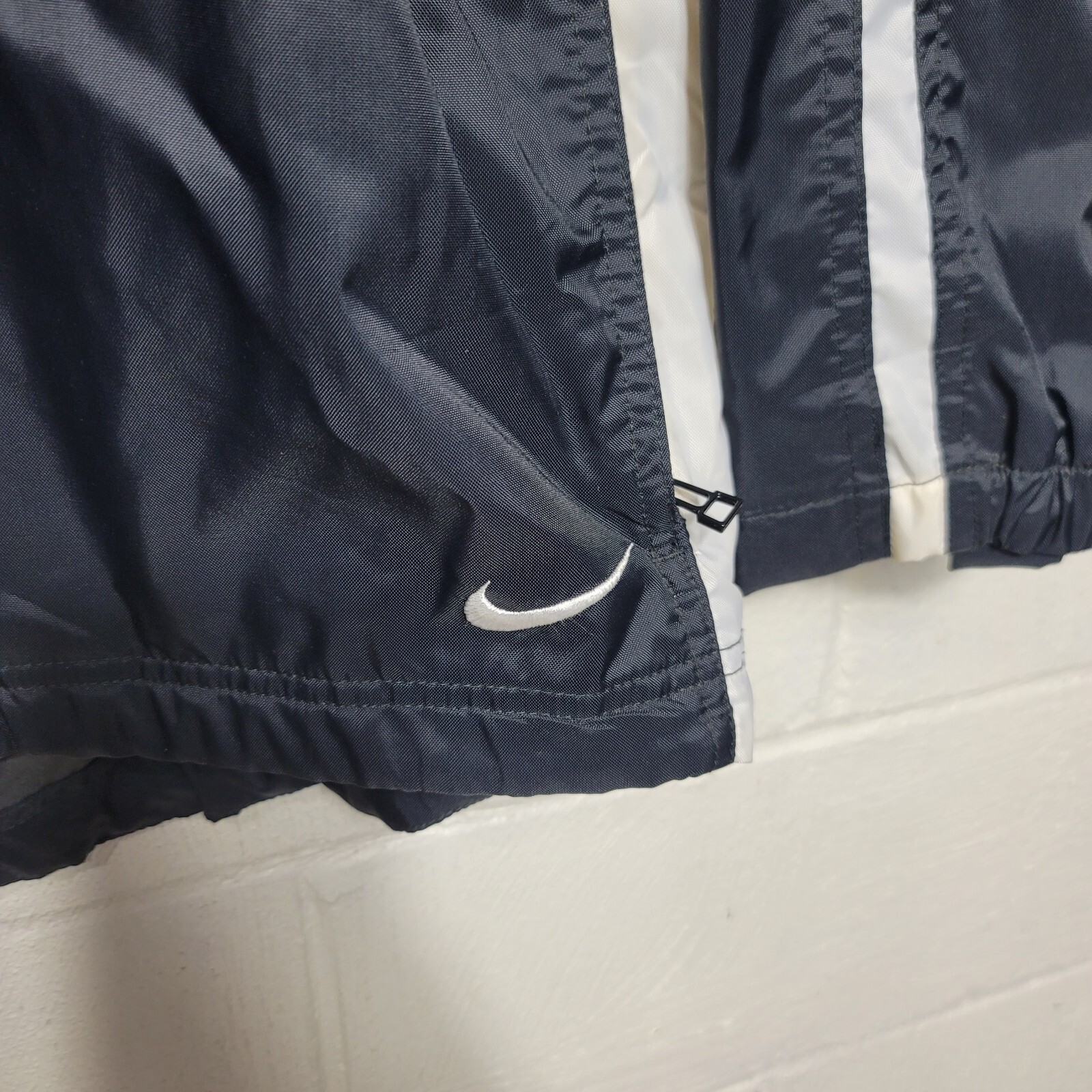 SACAI X NIKE Giacca a vento vintage anni 90 Y2K Nike nera foderata con etichetta zip intera righe uomo S