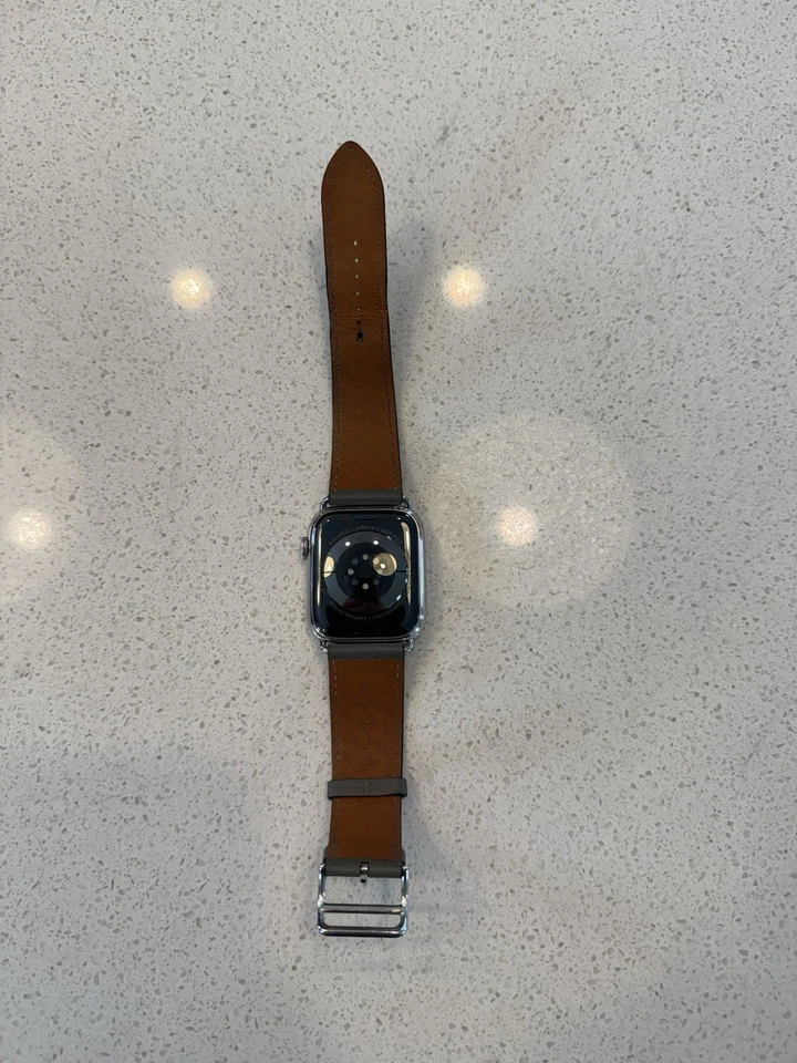 Apple Watch Series 8 Hermès 45 mm Stainless Steel GPS – Authentic Hermès Leather - Image 3 of 4