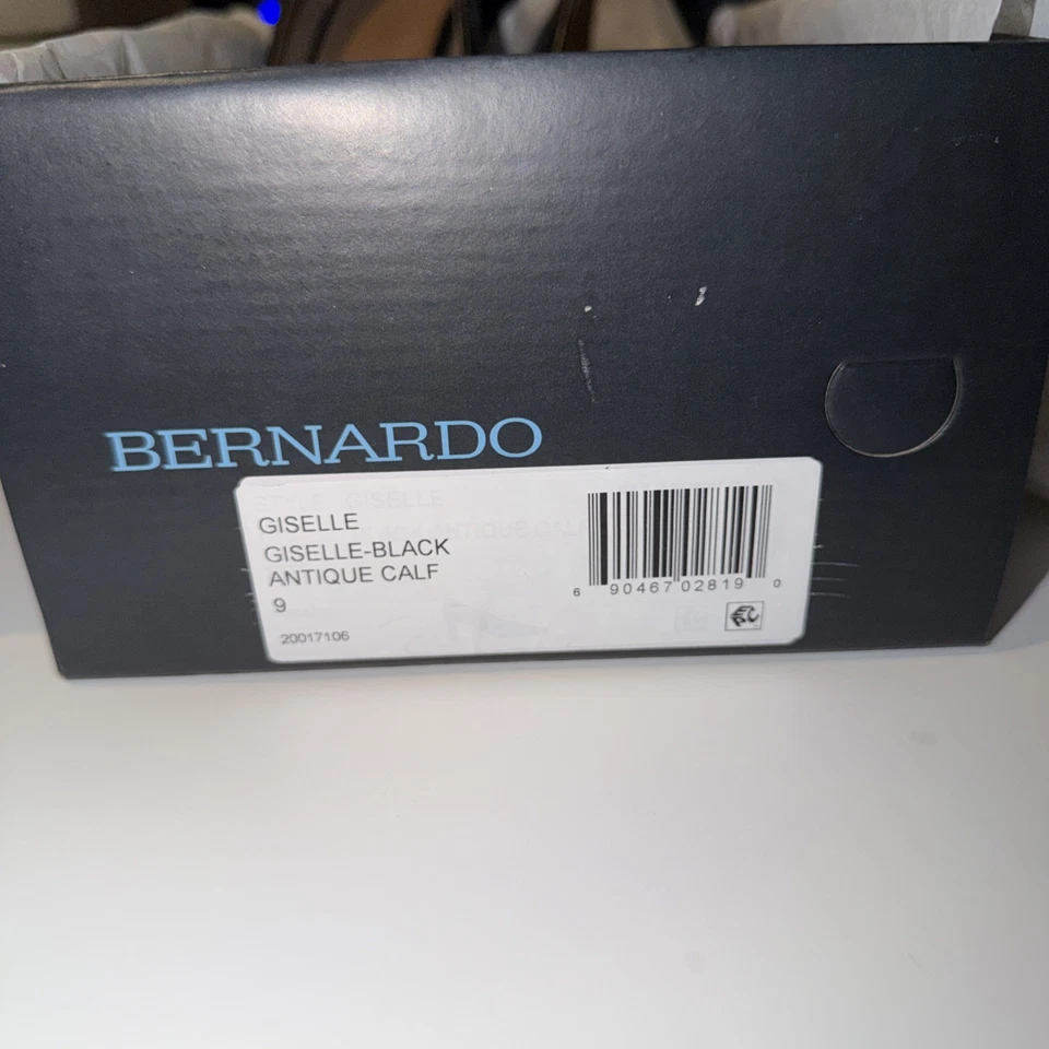 Zapatos de salón Bernardo Giselle puntiagudos negros talla 9 Foto 2 de 4