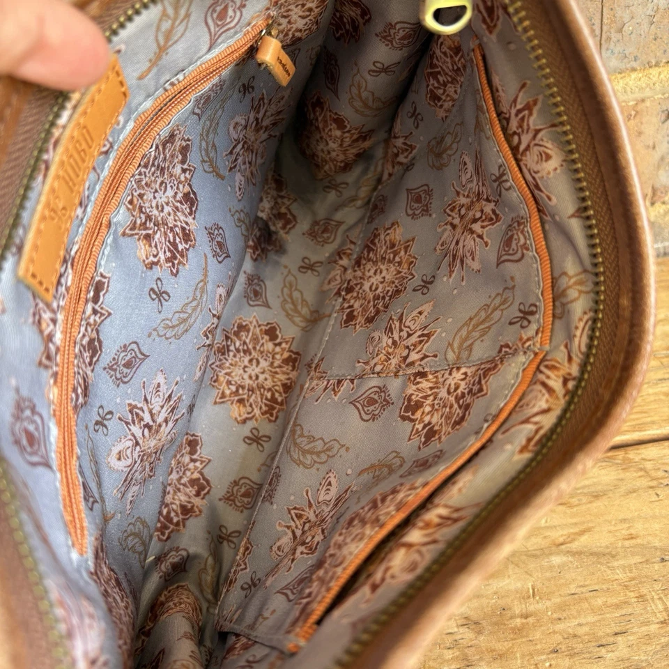 Hobo Brown Leather Crossbody Bag Lightweight Pre-owned - Image 4 of 4