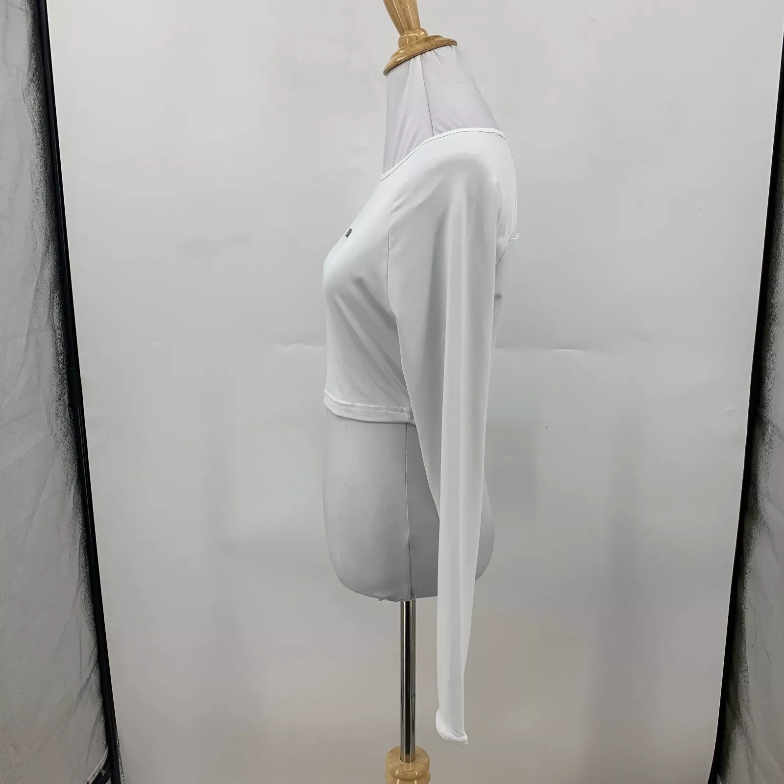 gymshark cropped long sleeve thumbholes mesh panel shirt