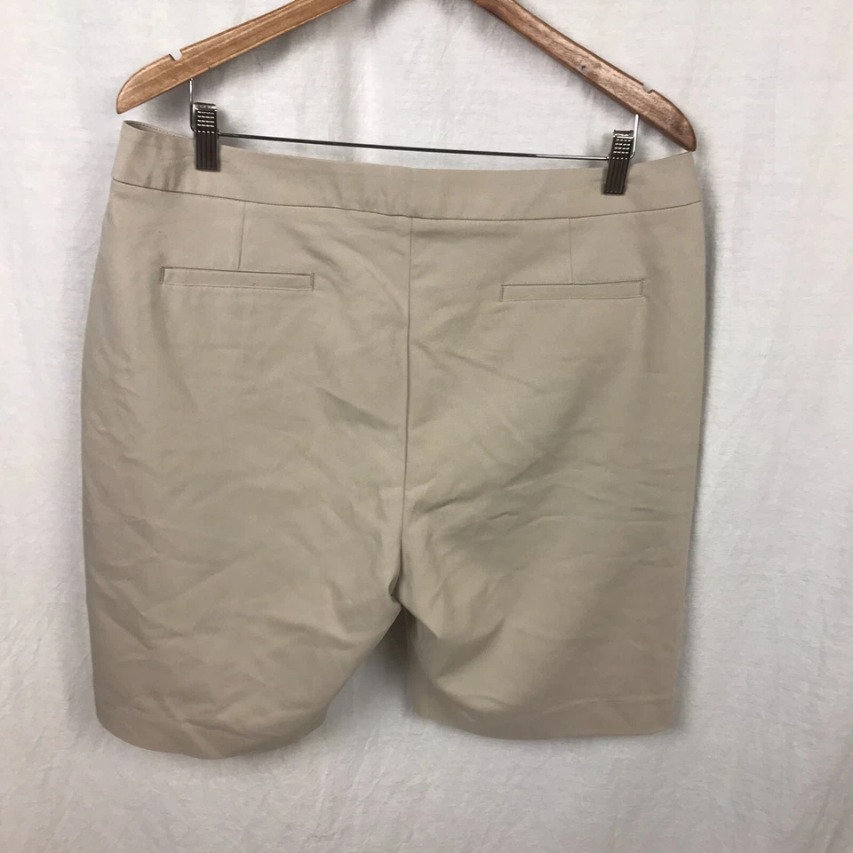 Pantalones Cortos Chinos Caqui Frente Plano Medida y Hecho Para Mujer Ajuste 3 Mezcla de Algodón Talla 16 Foto 2 de 4