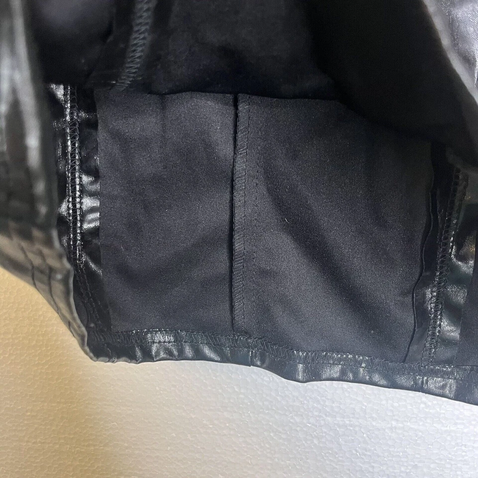 Винтажная черная мини-юбка из искусственной кожи с боковыми пряжками размер 3 - Изображение 4 из 4