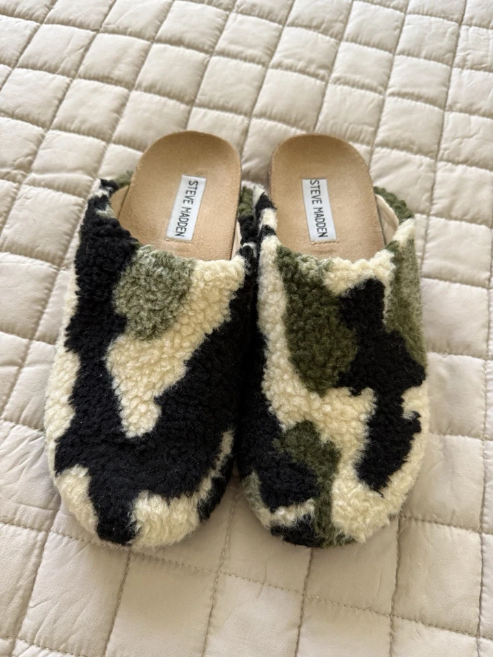 Zuecos sin cordones Steve Madden Vesa camuflaje para mujer talla 8 verde natural Sherling Foto 3 de 4