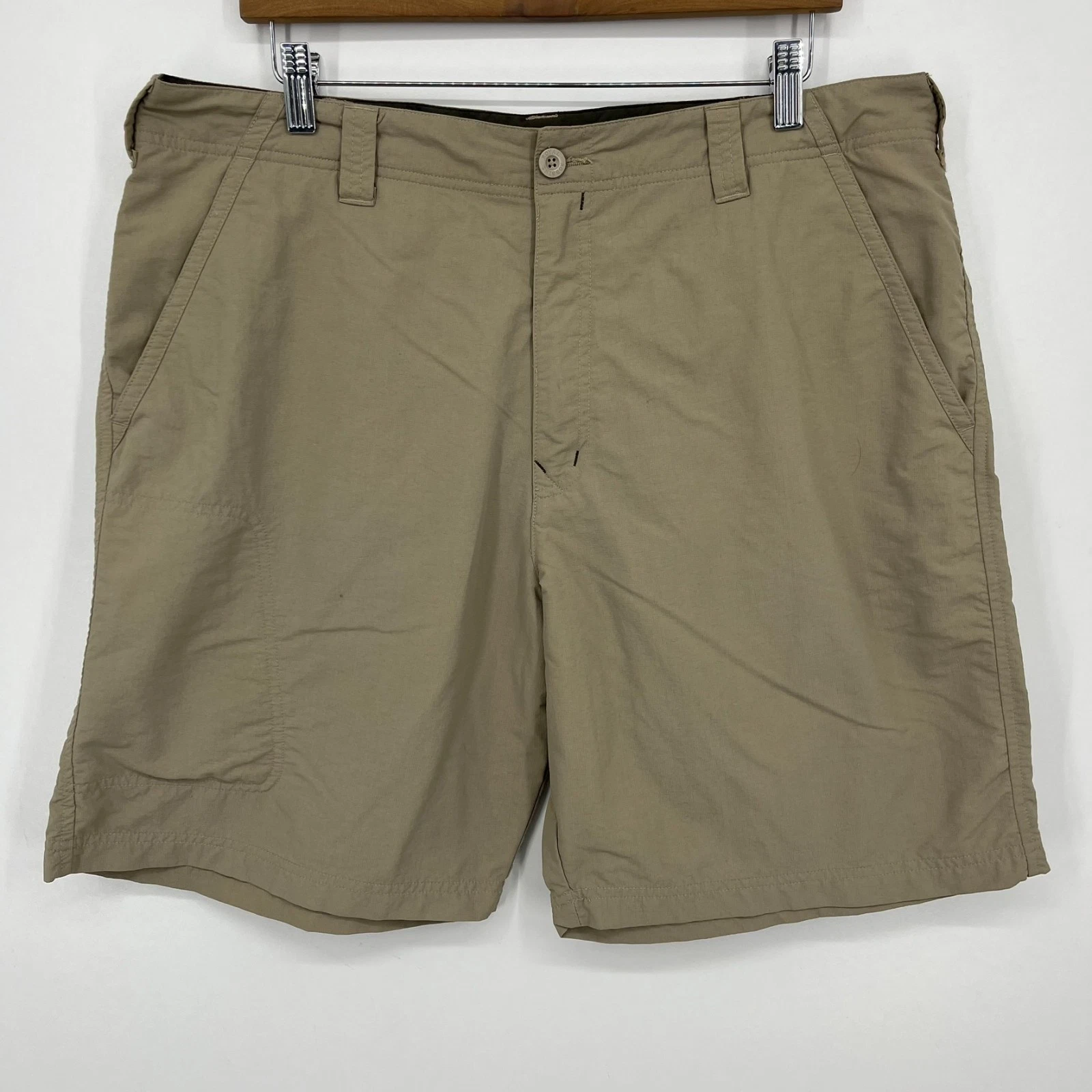 Royal Robbins Shorts Men's Size 38 Beige Outdoors Hiking Pockets 100% Nylon